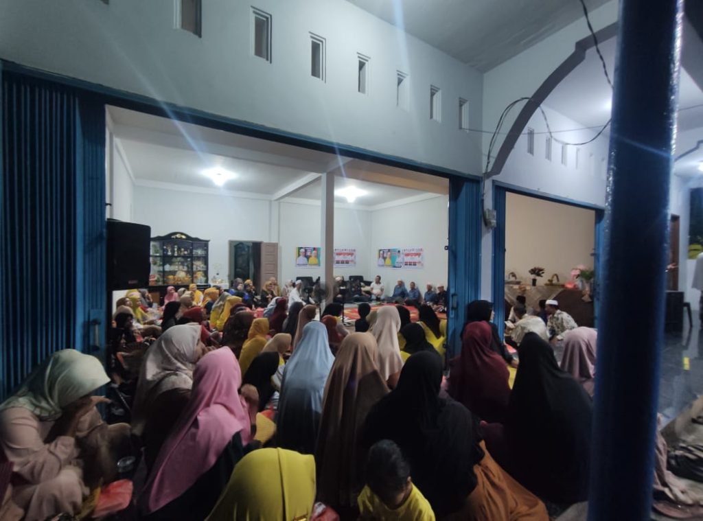 Ket Foto, Paslon Nomor Urut 4 H Herman melaksanakan kegiatan kampanye dialogis zona 3 di kecamatan Kuindra Ahad (20/10/2024) malam