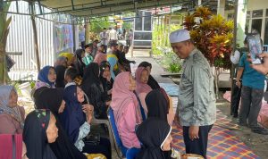 Ket foto: Kampanye dialogis di Kecamatan Gaung, Haji Herman berdialog dengan warga mengenai percepatan pembangunan infrastruktur serta perbaikan perekonomian Masyarakat.