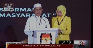 Ket Foto: Paslon Nomor Urut 4 H Herman dan Yuliantini dalam acara debat Publik (16/11/2024)
