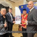 Semakin Mesra, PPWI dan Kedubes Rusia Bertukar Cenderamata