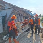 BPBD Inhil Laksanakan Kaji Cepat dan Evakuasi Korban Bencana Abrasi di Desa Sungai Nyiur Kecamatan Tanah Merah