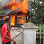 Kebakaran Rumah Terjadi di Jalan Tanjung Harapan Tembilahan, Api Berhasil Dikendalikan